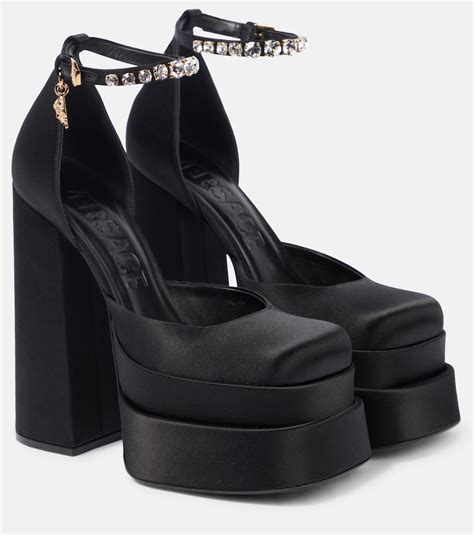 versace 7zb651 3vy32b|Versace platform pumps.